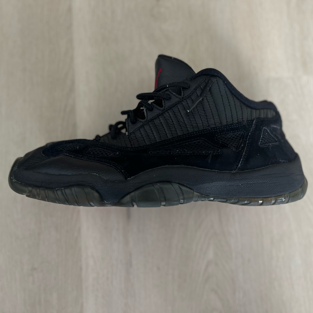 Air Jordan 11 IE Low 'Referee'